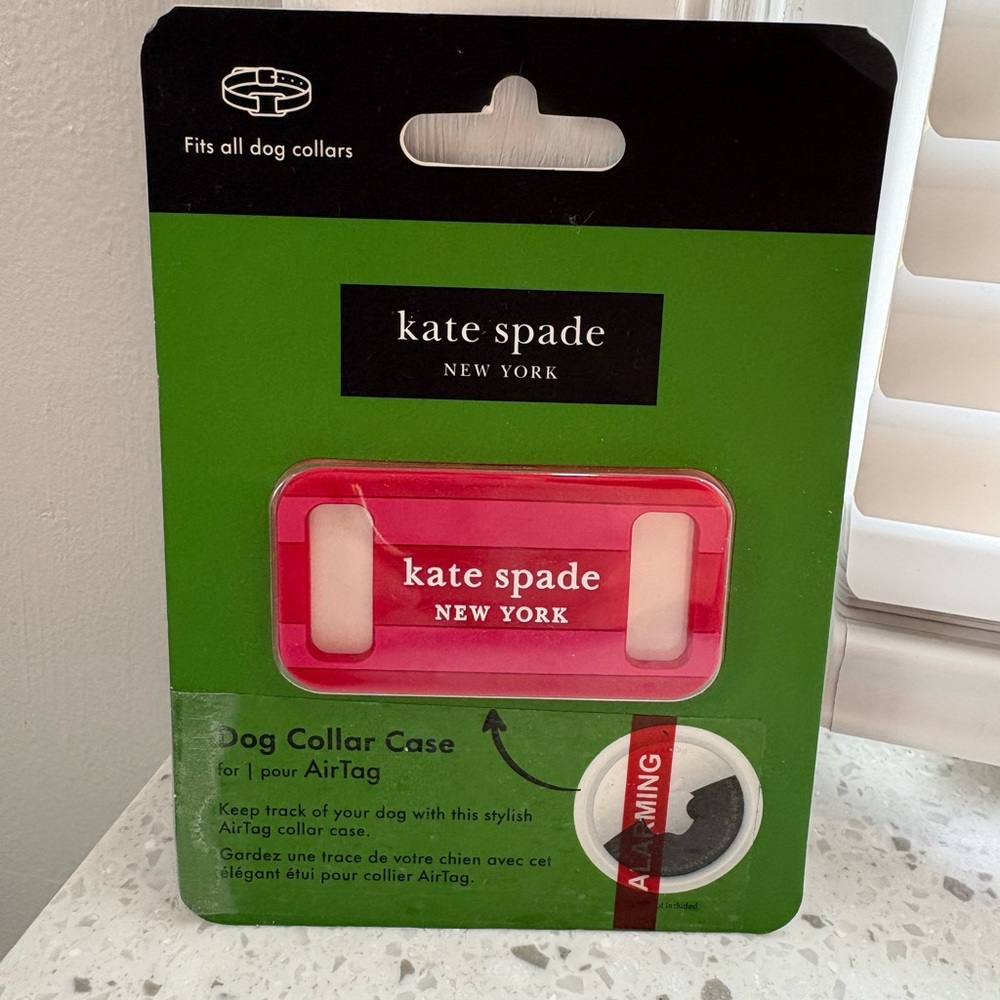 NIB/NWT Chic dog collar case for AirTag by Kate Spade.
